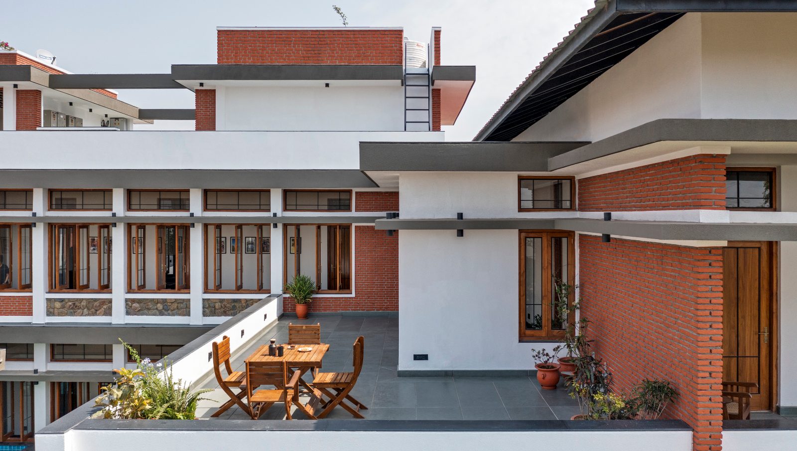 entheogenic-house-jammu-brick-residence-terrace-view-cantilevered-balcony-architecture-photography-02