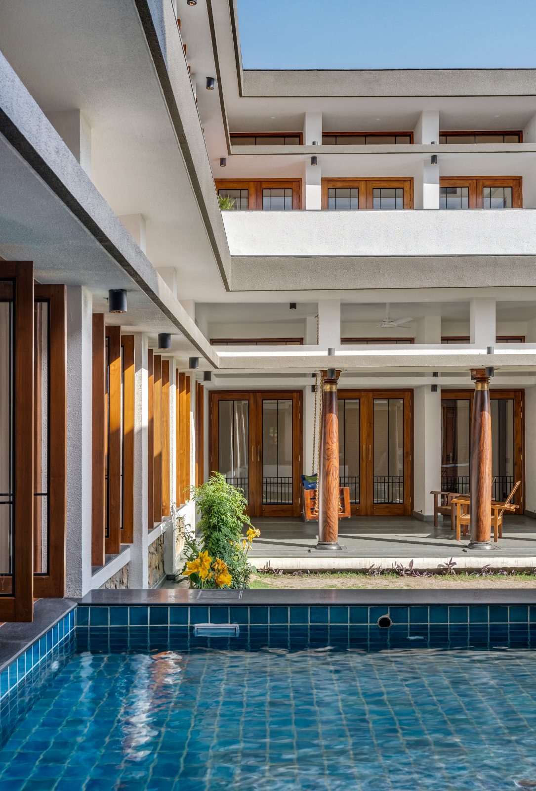 entheogenic-house-jammu-brick-residence-courtyard-elevation-brick-facade-architecture-photography-07