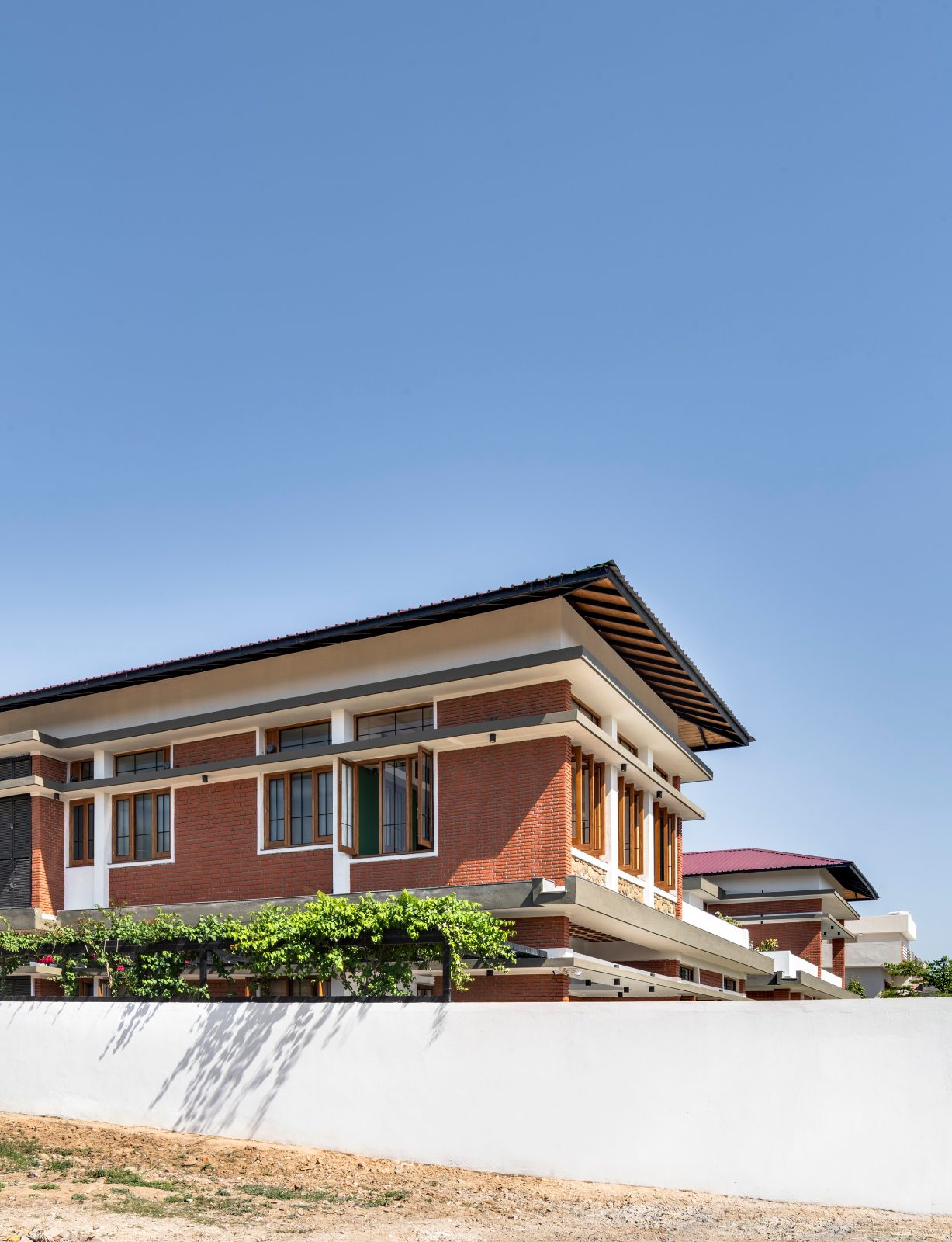 entheogenic-house-jammu-brick-residence-courtyard-elevation-brick-facade-architecture-photography-05